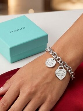🆕 Tiffany & Co. Sterling Silver Heart Tag Charm Bracelet in Tiffany Blue Box